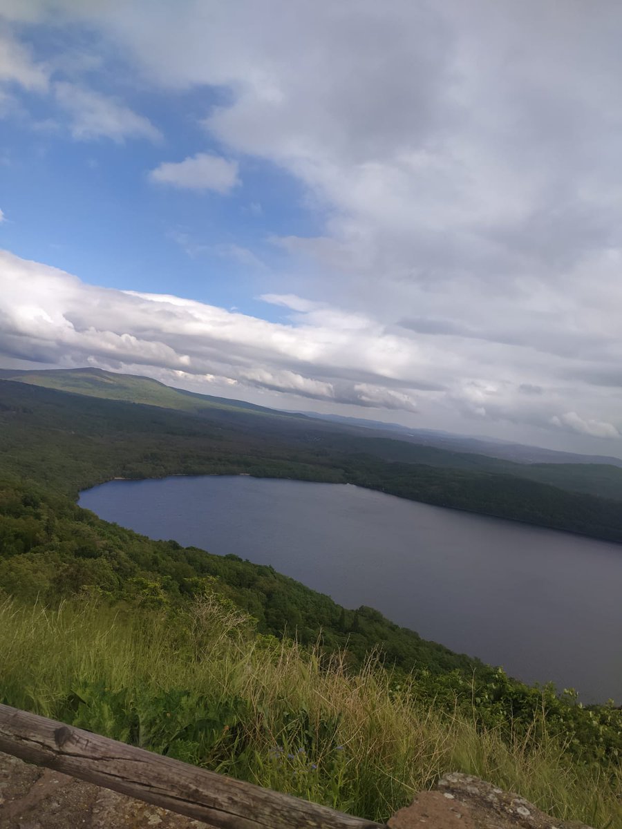 En la obra «San Manuel Bueno, mártir» publicada en 1931, Unamuno habla sobre el lago de Sanabria. En esta obra, hace referencia a este como un símbolo de belleza de la naturaleza, además de esto, también representa sus luchas internas. #RecursosCCSS  #Infantil2EUMZA  #DCSUVA
