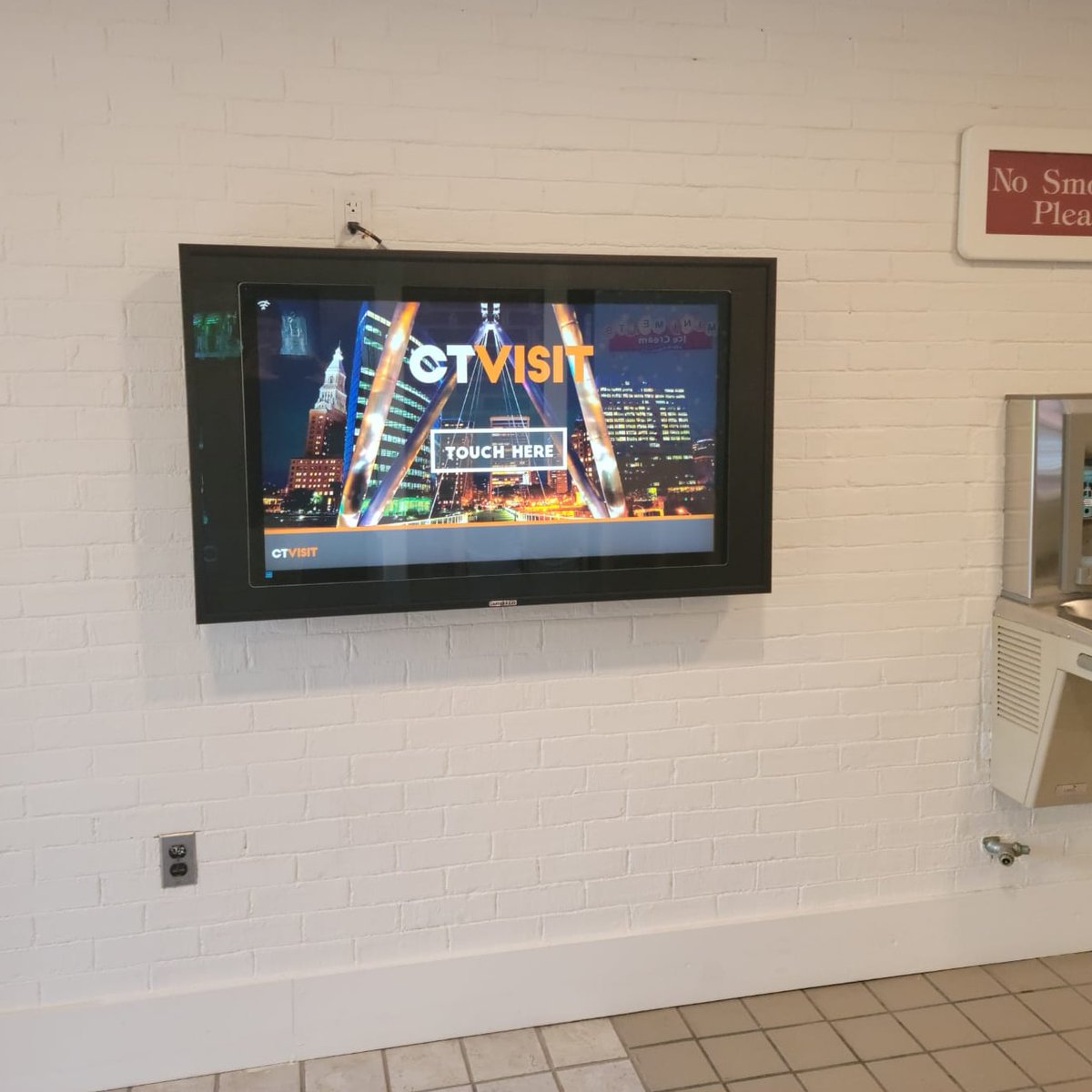 trueomni's tweet image. Discovering Connecticut just got easier with CT VISIT and True Omni's Partnership! Check out the new kiosk and digital signage installed at their Danbury and Darien's visitor center! 

 #TrueOmni #CTVISIT #ExploreCT #innovation #technology #DMO #travel