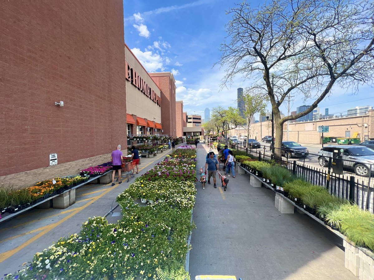 South Loop Chicago tweet media