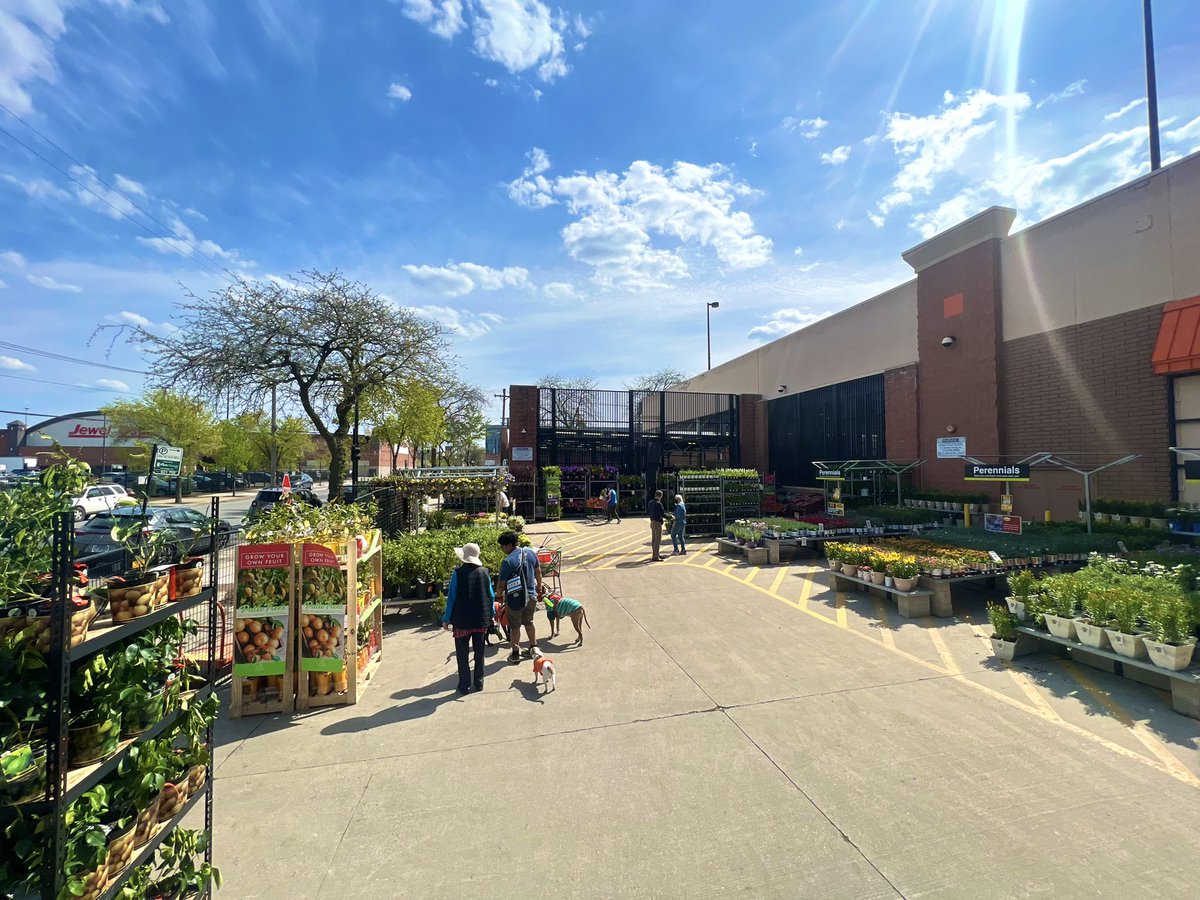 South Loop Chicago tweet media