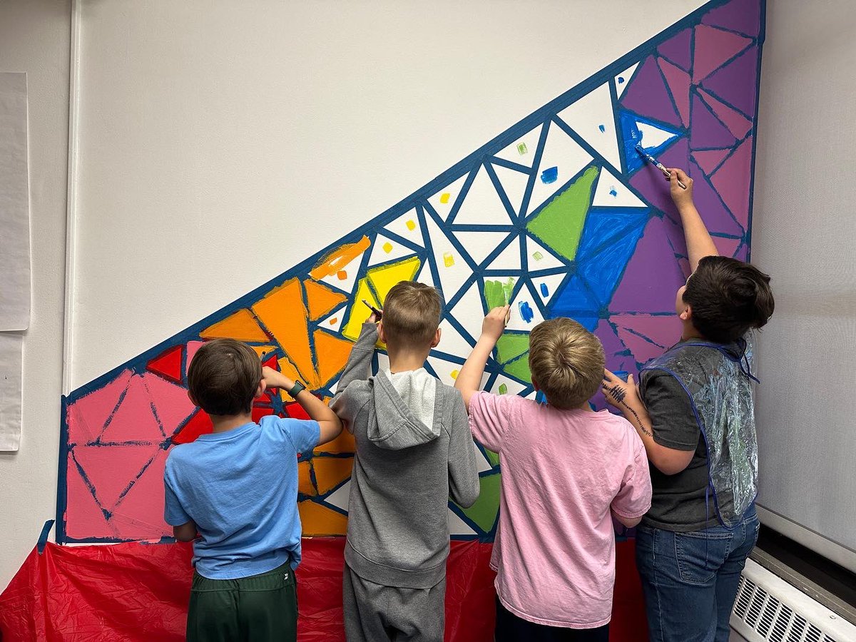 This year's mural is complete! Our principal's office needed some color. #5thgradeart students gave up some of their recess time to paint and the office staff helped peel the tape off for the big reveal!
#d97art #irving97 #oakpark97 @oakpark97 <a href="/MsSusanMura/">Ms. Susan Mura</a>