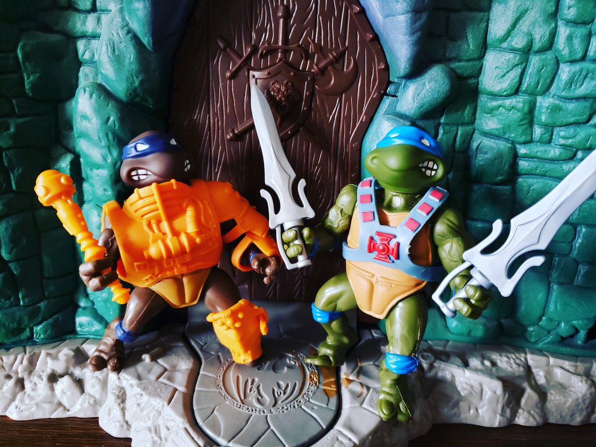 cracktasticpod's tweet photo. With the TMNT ร MOTU crossover announcement, had to make my own. ๐ #tmnt #MOTU #leonardo #leotmnt #donatello #dontmnt #heman #manatarms #crossover #motuorigins #thepfpn #cracktasticplastic #kitbash #mastersofthemultiverse https://t.co/2rOxoOtTAW