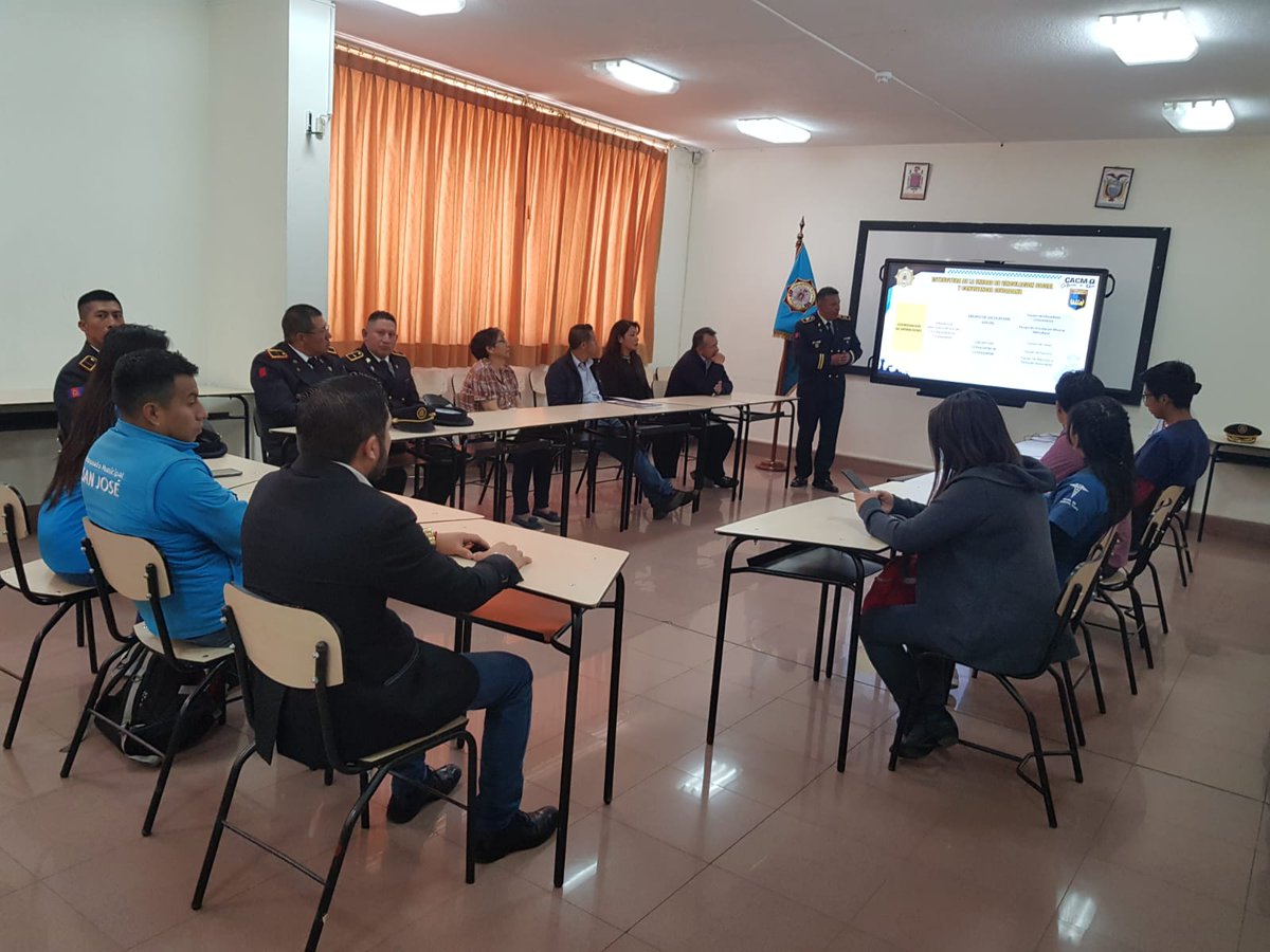 AldasRamiro's tweet photo. 🧑‍💻👮‍♀️🧑‍🦰 Junto a la ciudadanía construimos los compromisos de trabajo, para atender sus necesidades.

💫Una ciudad segura y ordenada es responsabilidad de todos.

#SomosAgentesDeQuito
#GestionYTransparencia https://t.co/85zuKTso7B