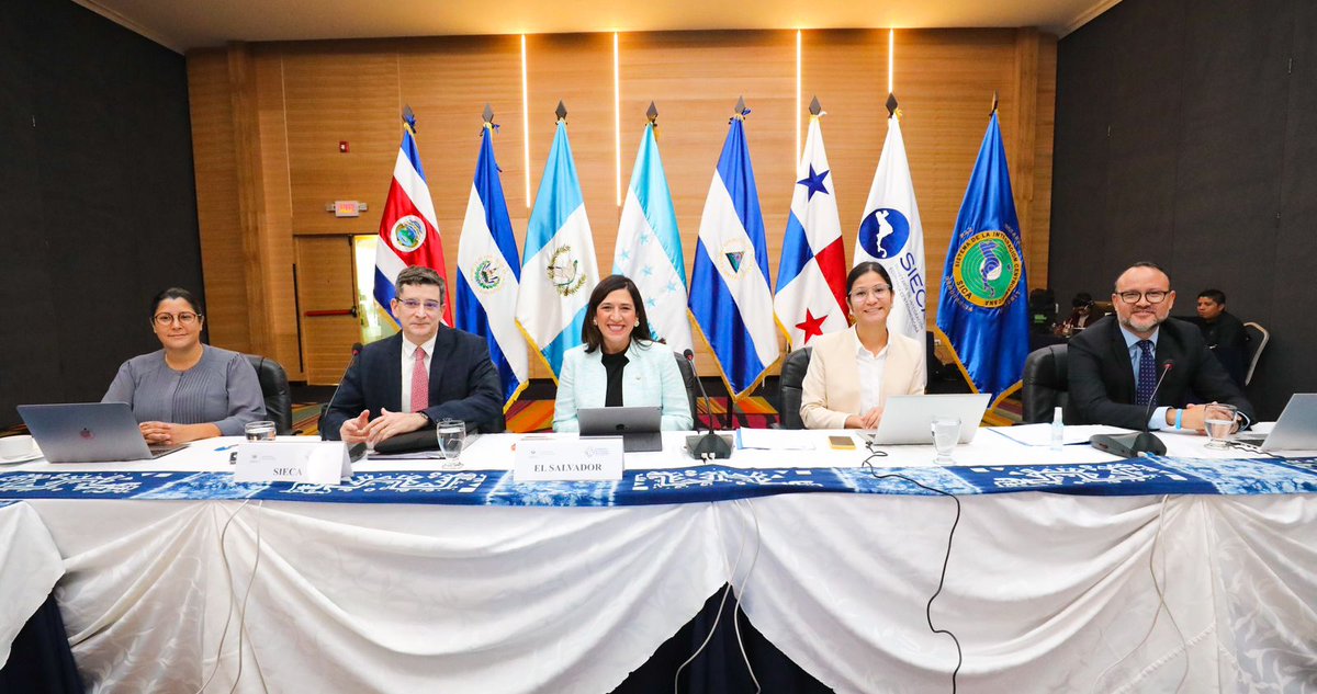 sg_sieca's tweet photo. El viernes 5 de mayo, el Secretario General Francisco A. Lima Mena y funcionarios de la SIECA participaron en la reunión del Consejo de Ministros de Integración Económica (COMIECO) bajo el liderazgo de la Presidencia Pro-Témpore de El Salvador. https://t.co/9sv8PKaW6y
