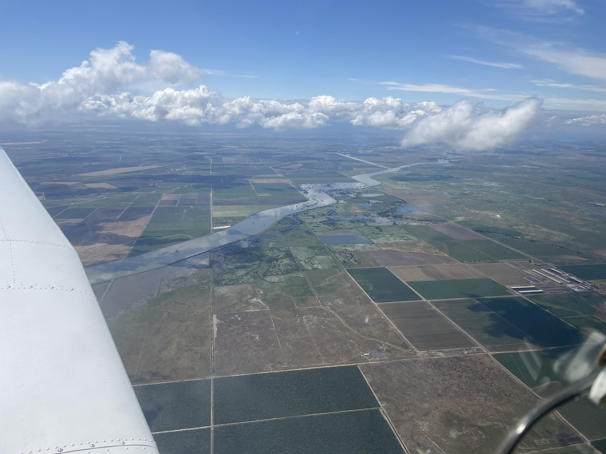 #flyingfriday cloud reflections on the #cawater Eastside Bypass of the #SanJoaquin River.  Beautiful afternoon as the #CAwx clears up!  #avgeek #pilotsoftwitter