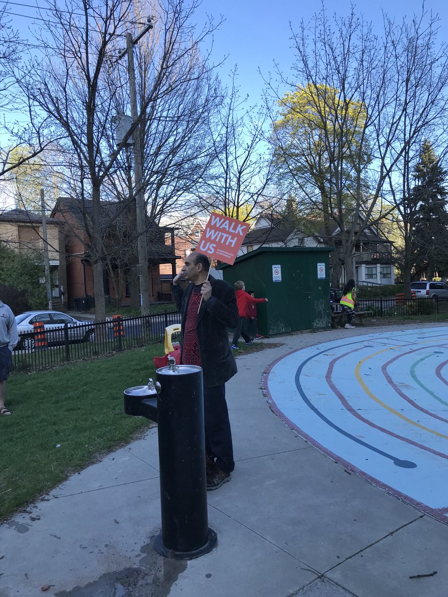 ultush's tweet image. Nice to see ⁦@oliviachow⁩ on a ⁦@JanesWalkTO⁩ led by Himy Syed on the topic of #JaneJacob books on cities