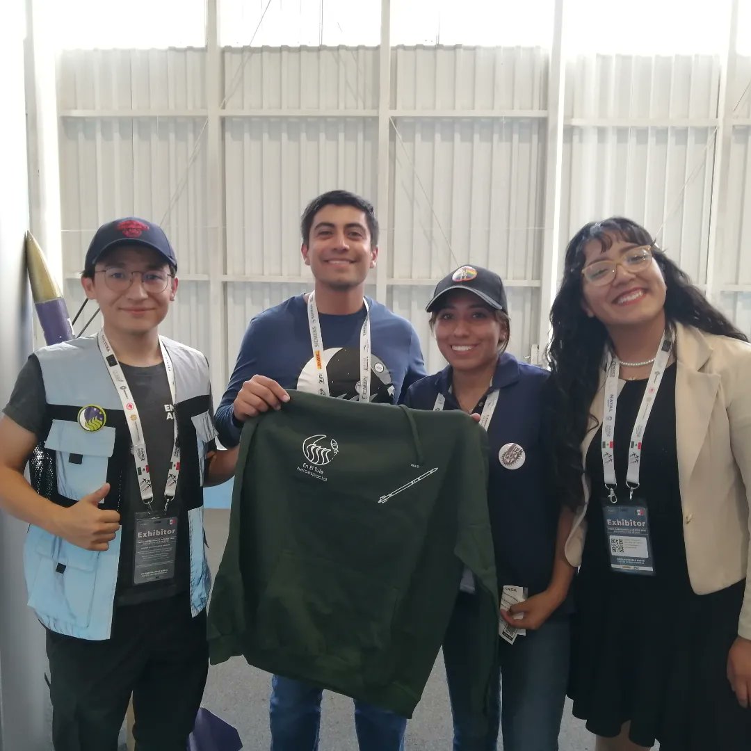 xpl_cu's tweet photo. 🌐 Encontrarnos viejos y nuevos amigos que también están en el área experimental.
 Damos un agradecimiento especial al @cniem.mx ya que ellos hicieron posible esta reunión
Éxito en cada uno de sus proyectos 🏆
:
:
#teamwork #teams #famex2023 #ciencia #experiment #rocketdesign https://t.co/CSbuG5rQMt