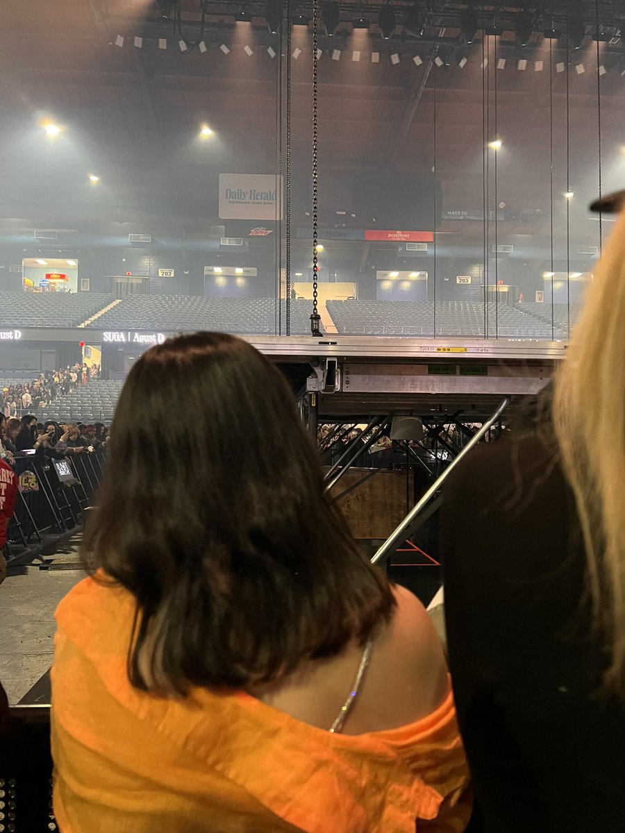 ImChimmyWorld's tweet photo. Not bad #SoundcheckReady 💜 #DDay https://t.co/UrFLbHftZS