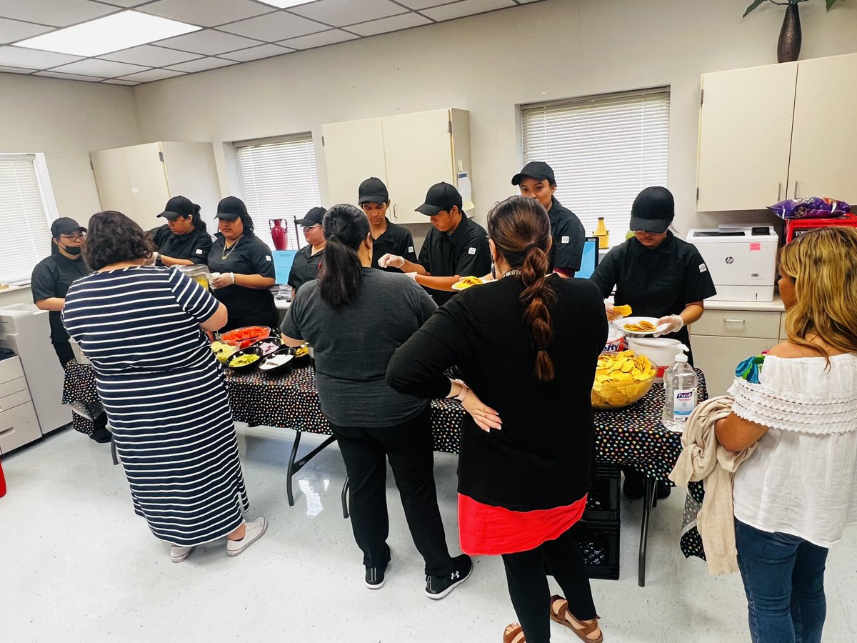 anitaperezABC's tweet photo. Thank you Mrs. Green and the Aldine Sr. High School Culinary students for providing us with our Teacher Appreciation / Cinco de Mayo luncheon! #MEMCGL #TeacherAppreciationWeek #NachoTacoBar @PattyWillis1 @MustangCulinary https://t.co/cQRVBWUijK