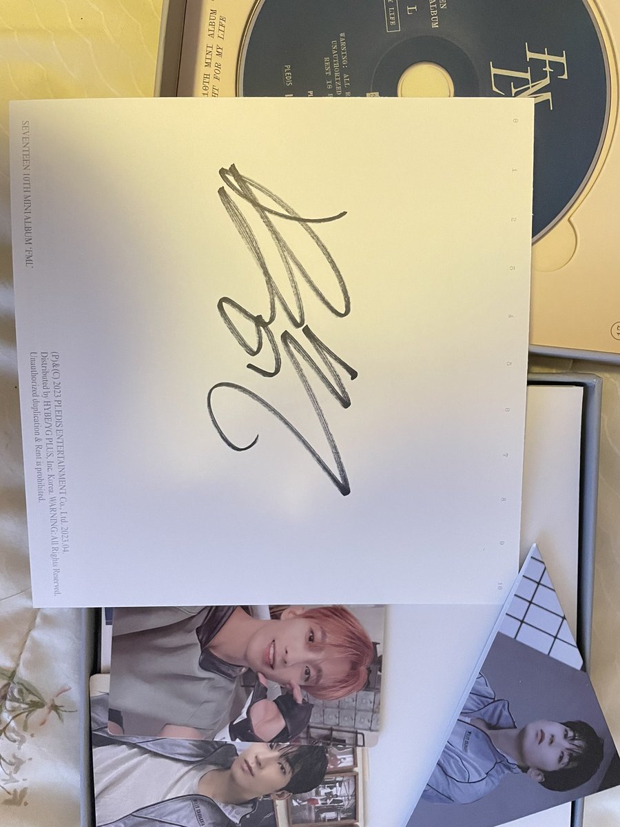 noniesboyf's tweet photo. HOLY SHITT THE BOO SEUNGKWAN SIGNED THIS https://t.co/Qx6NdXfKVM