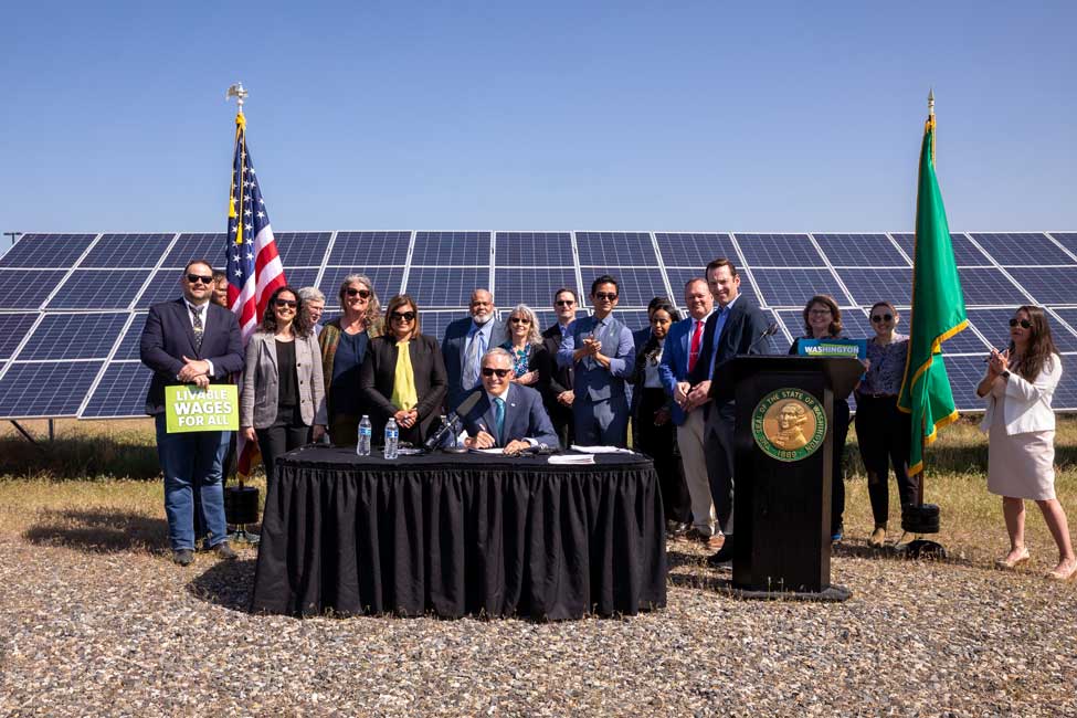 Serve Washington (@servewa) on Twitter photo @GovInslee signed a bill creating a new Climate Corps Network! It will offer service opportunities to veterans & young people & build climate resistance in overburdened communities! <a href="/statecommission/">America's Service Commissions</a> <a href="/ServiceYear/">Service Year</a> <a href="/AmeriCorps/">AmeriCorps</a>
<a href="/TheCorpsNetwork/">The Corps Network</a>
Learn more: tinyurl.com/bdsu7bda @GovInslee signed a bill creating a new Climate Corps Network! It will offer service opportunities to veterans & young people & build climate resistance in overburdened communities! <a href="/statecommission/">America's Service Commissions</a> <a href="/ServiceYear/">Service Year</a> <a href="/AmeriCorps/">AmeriCorps</a>
<a href="/TheCorpsNetwork/">The Corps Network</a>
Learn more: tinyurl.com/bdsu7bda