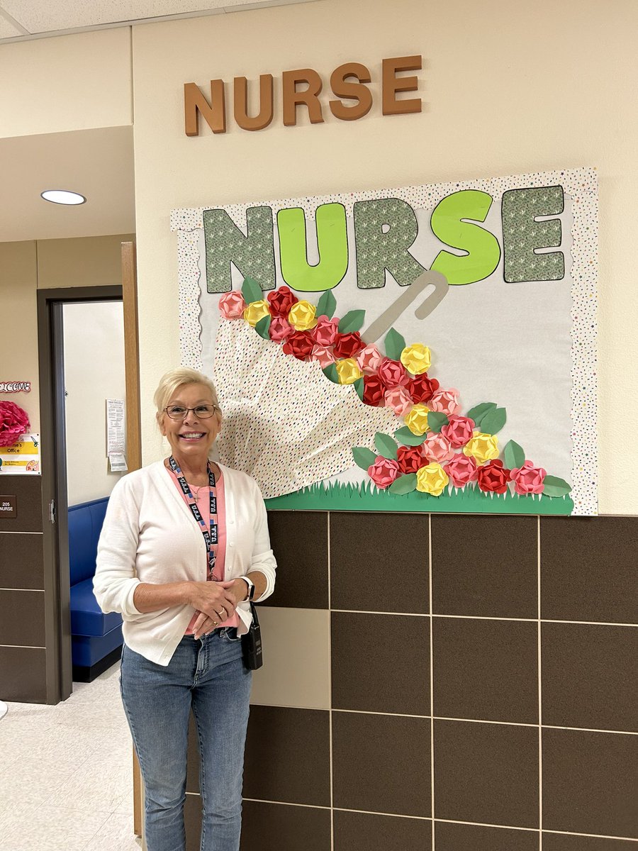 DesertViewElem1's tweet photo. Thank you so much to our amazing nurses and Superhero lunch workers! https://t.co/nVGEBhP6Aa