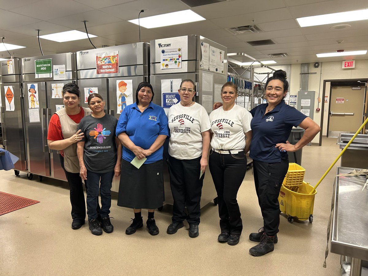 DesertViewElem1's tweet photo. Thank you so much to our amazing nurses and Superhero lunch workers! https://t.co/nVGEBhP6Aa