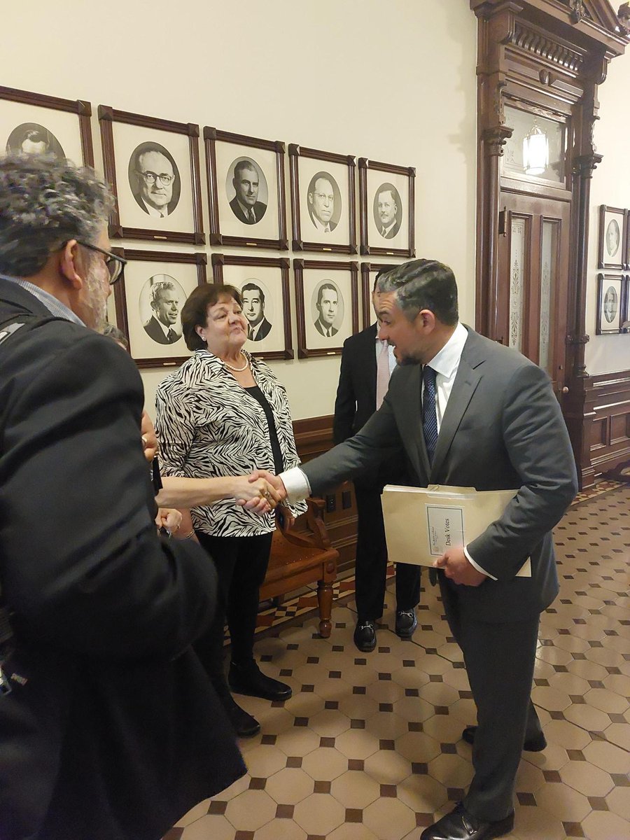 CesarJBlanco's tweet photo. No family in Texas should go to bed wondering where they're going to get their next meal. Thank you, @eptruefood, for visiting the Capitol to advocate for #SB273, a bill I filed, to ensure hungry families can put food on the table. #txlege https://t.co/X1E0f60LwF