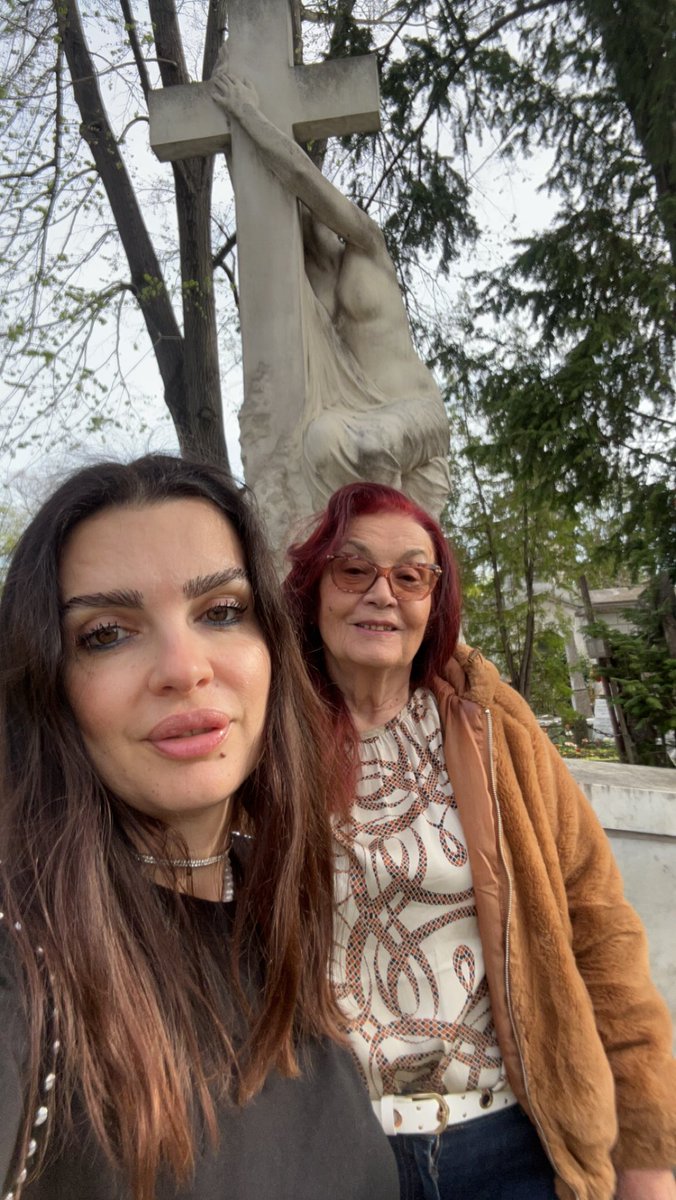 LucaCallimachi's tweet image. #Bellu #cemetery #lapleureuse #sculpture #art #Bucharest #Easter #HappyEaster