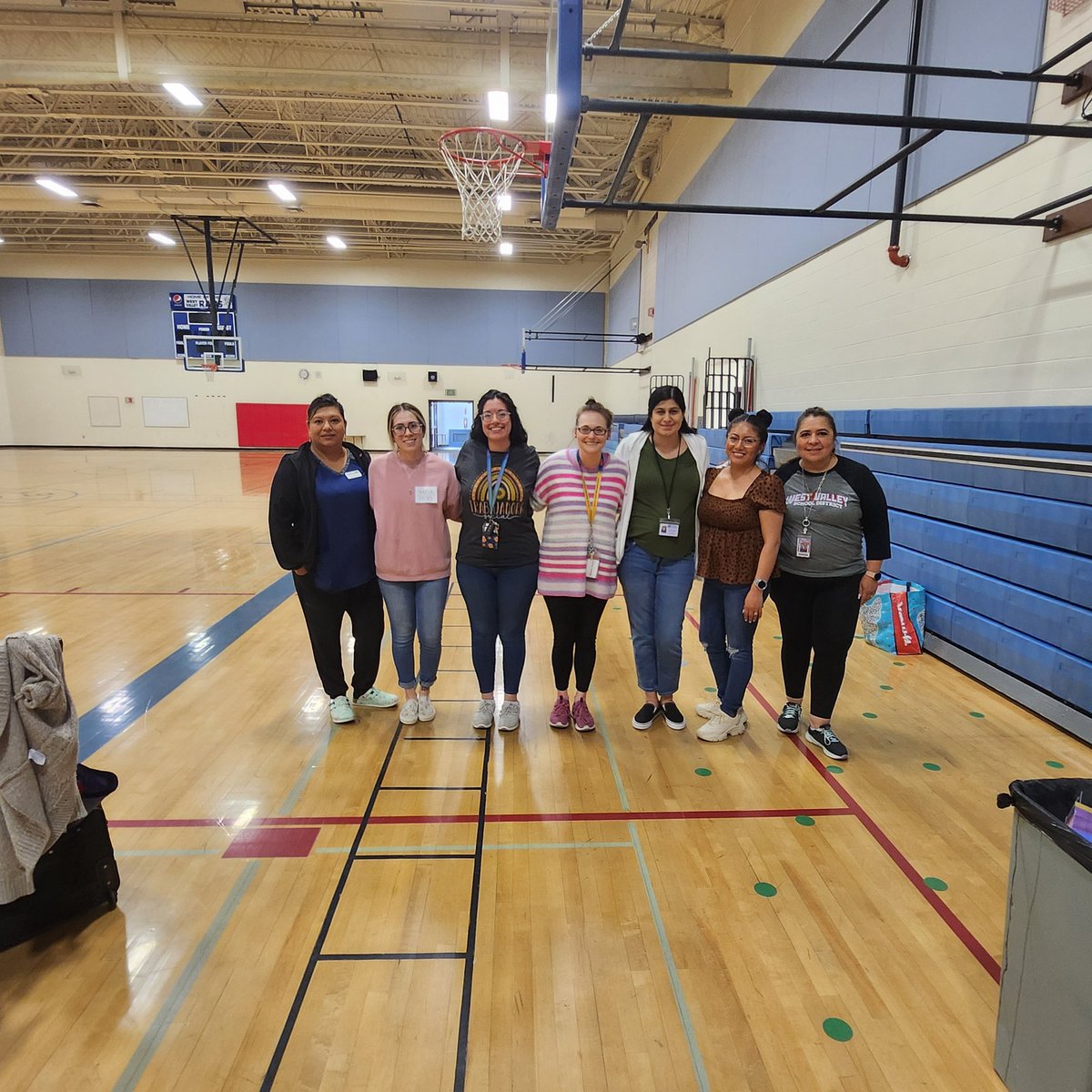 colegiosucced's tweet photo. Valuable collaboration with community partners! YWCA, Catholic Charities, ESD105 and WVSD#208 working together to provide mental health support for our migrant program population! Loved 😍 the outcome!! @YWCAYakima, @Esd105, @WVSD208 @suptfinch https://t.co/gItrz55LM6