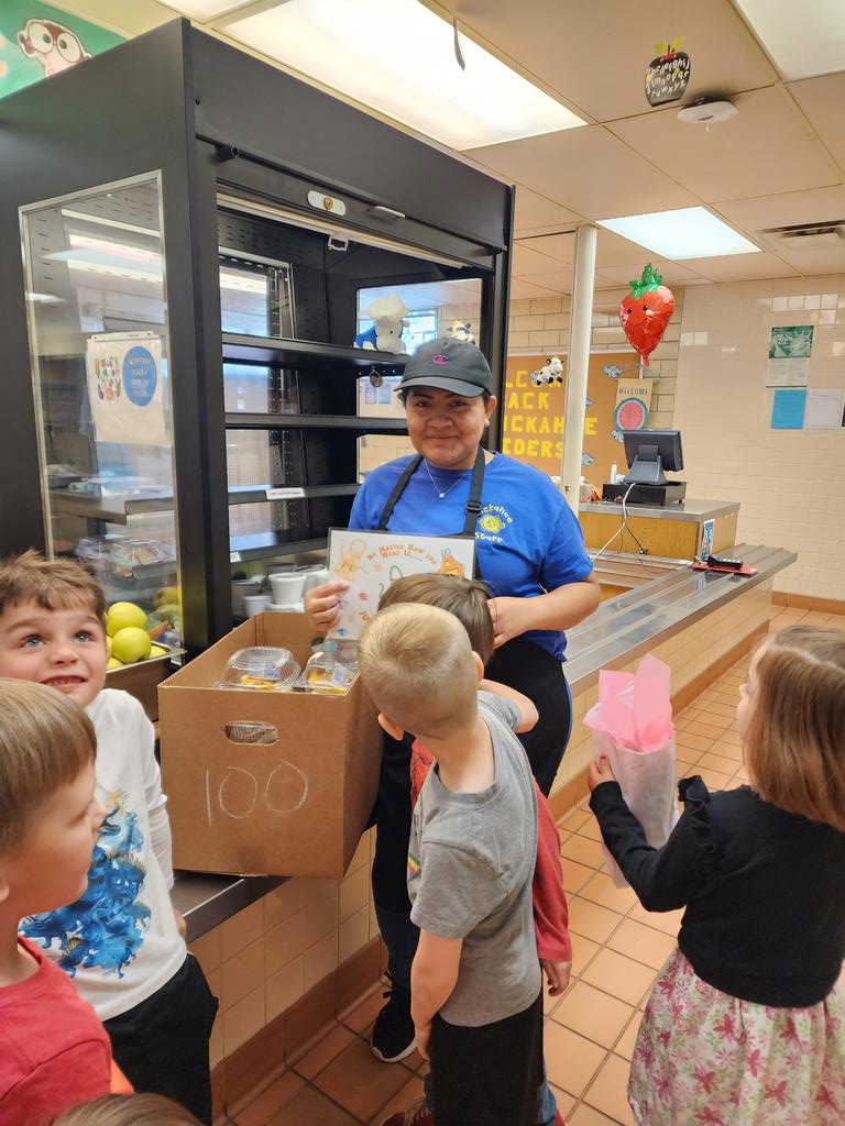 The preschoolers are so thankful for our beautiful ladies who every day prepare their school lunches.  They are our heros. Thank you 😊 for all the warm meals. . #TuckahoeRocks #TuckahoeSchool @TuckahoeAP <a href="/BirotteJody/">Jody Birotte</a>