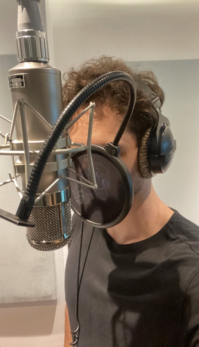 WeAreRBDusa's tweet photo. Christopher en el estudio de nuevo🎶🎙️🖤 https://t.co/DIKohKGGPj
