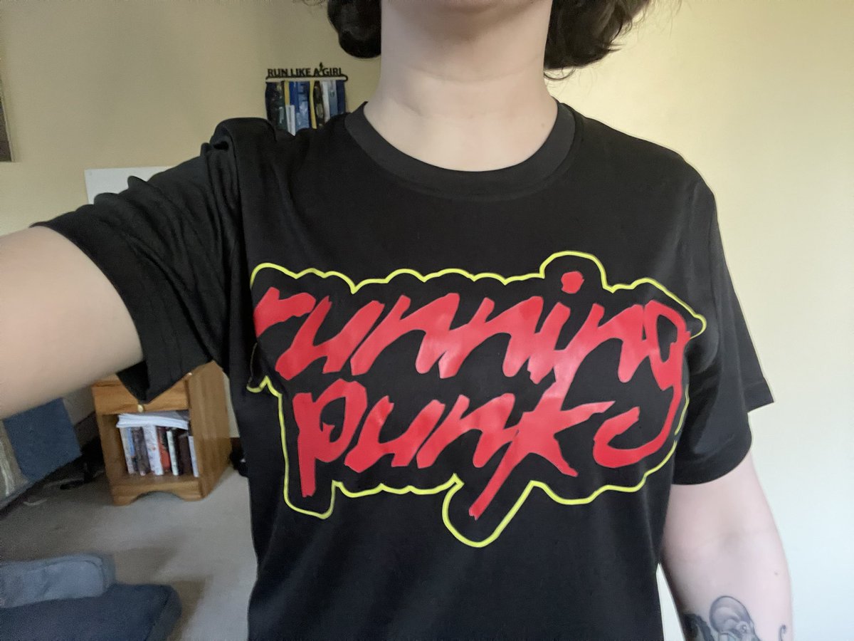 ladytforce's tweet image. 4 miles at Happy Hour, felt lovely. Broke in the new gear. 

Soundtrack: Frightened Rabbit “Pedestrian Verse 10th Anniversary” reissue 

#runningpunks #frabbit