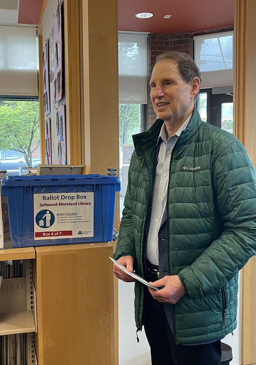 RonWyden's tweet photo. Dropped off my ballot the #OregonWay this afternoon at a secure election box at my neighborhood library here in SE Portland. Voting by mail or at an official ballot box is safe &amp; easy — and I’m working hard to take this proven system national. https://t.co/ErfYkY2jf3
