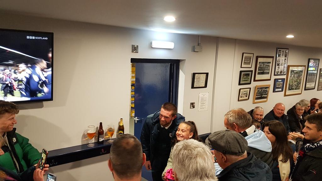 RobbiesPark1994's tweet photo. A happy young supporter being presented with a top from Sam Stanton #TopGent
@RaithRovers 
@RRFC200Club 
#COYR https://t.co/bMlApHbYkd