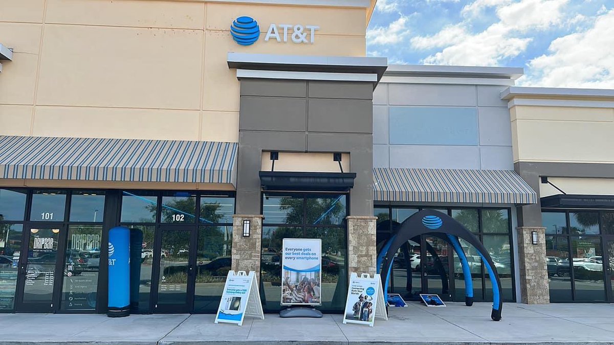 ThePalleschi's tweet photo. Welcome To The New Melbourne Store #LifeAtATT #OUTLAWS #USAWireless https://t.co/sc93rHZNnv