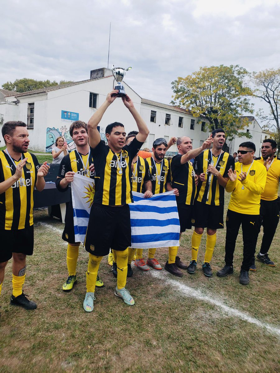 -Copa Amistad Río de la Plata-

Peñarol se coronó campeón invicto en el Campeonato Internacional que se celebró en Buenos Aires el pasado fin de semana.
<a href="/OficialCAP/">PEÑAROL</a>
