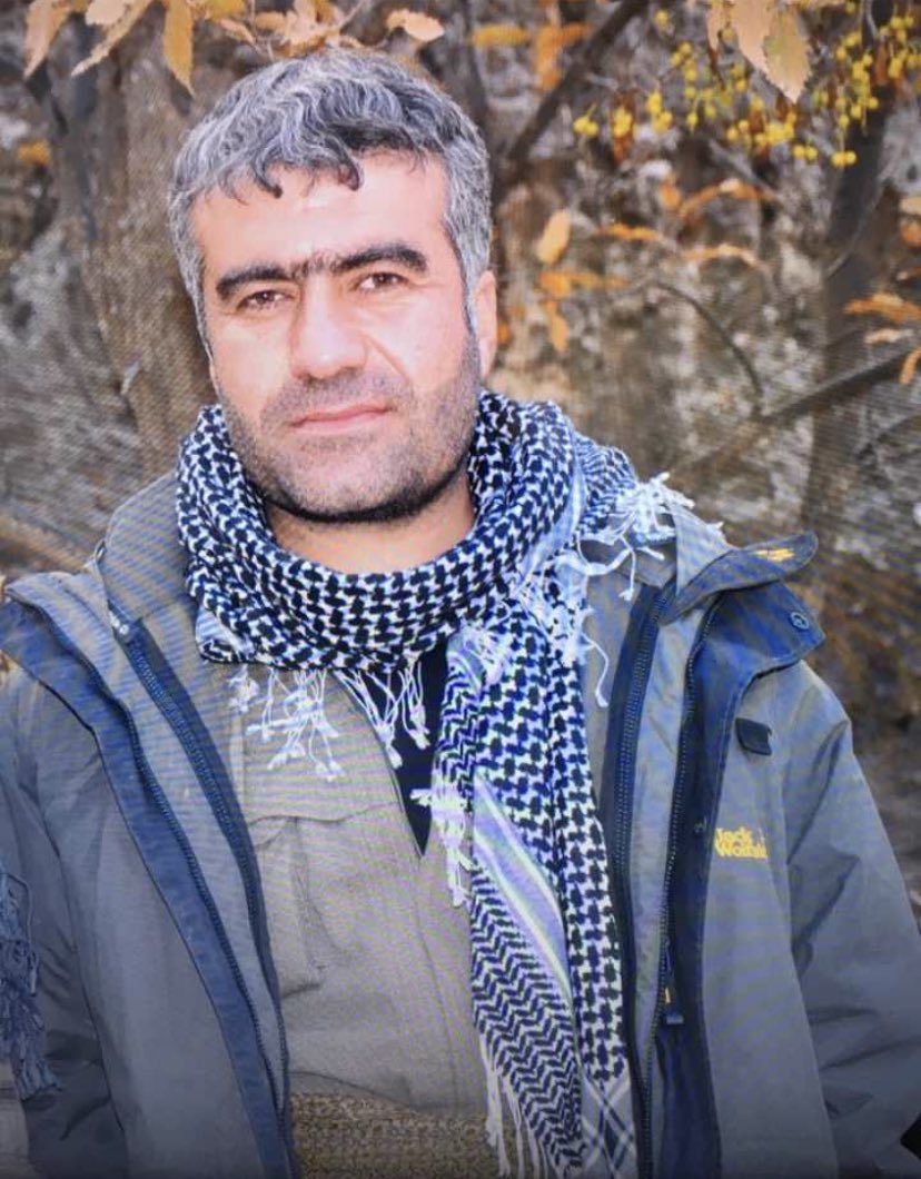 Kesayeta Şehîd Azad Sîser de Şehîdên Kurdistanê bi tevahî bi bîr tînim.
Şehîd namirin. Gulan/2016