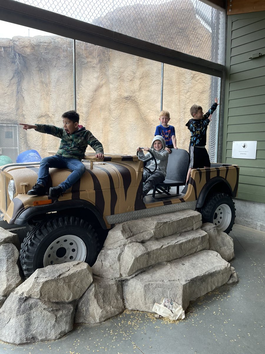 MrsKuhn3's tweet photo. 1st grade took their field trip to the Lincoln Children's Zoo today...to say we had fun is an understatement! #srcelem @srchuskies #rollskies https://t.co/q0MKZSPf1E