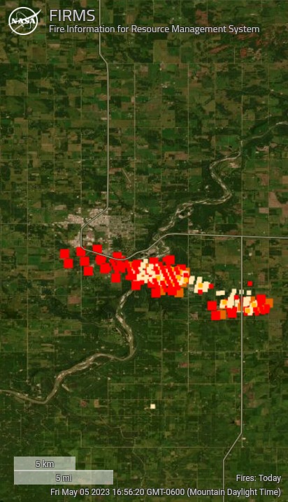 paintapictur's tweet image. @NASA has #FIRMS while it shouldn't be used to dictate leaving etc it gives an idea of where the fire is.
The red is 1-3hrs old #Drayton #PullingTogether