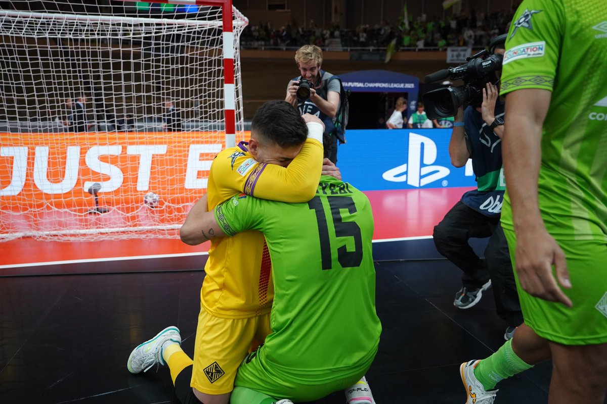 PalmaFutsal's tweet photo. 💚 Una noche 𝗶𝗻𝗼𝗹𝘃𝗶𝗱𝗮𝗯𝗹𝗲

#UCLFutsal
#FinalFour
#Elsomnidetots https://t.co/VCm1jm33PM