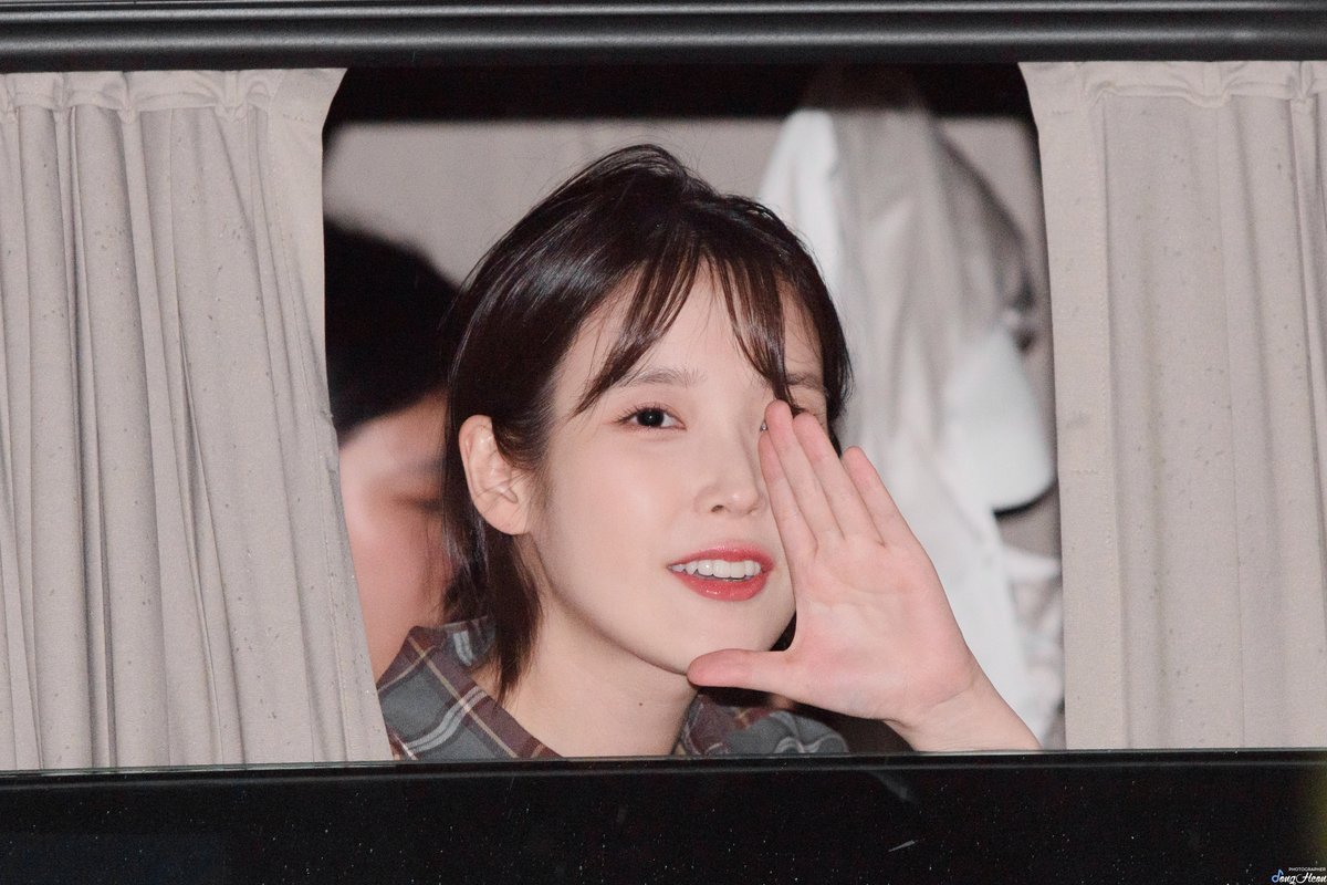 JongHeon_IU0516's tweet photo. 230428 아이유 백상예술대상 퇴근길
🥰👋
#아이유 #IU https://t.co/lcAK9xpVvz