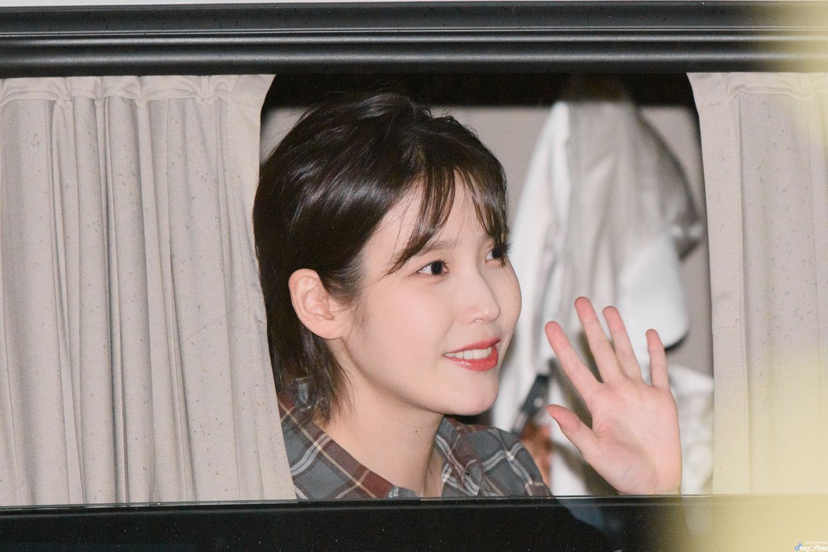 JongHeon_IU0516's tweet photo. 230428 아이유 백상예술대상 퇴근길
🥰👋
#아이유 #IU https://t.co/lcAK9xpVvz