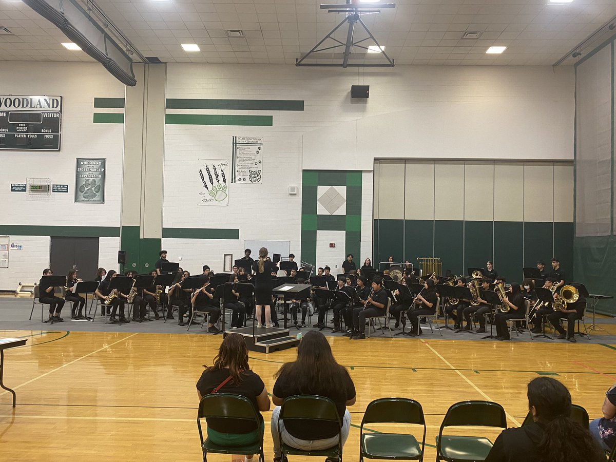 7/8 band performing for the Music in the Parks contest. Go band!! @MrsRosales76 #D76Diamonds #sparkleon