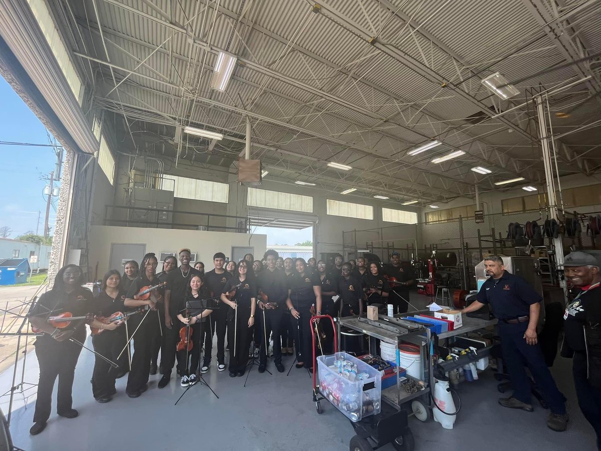 Enamorado_G's tweet photo. Special shout out to @AISDCarverdance  and their Orchestra for performing! https://t.co/tR5Ekky9C3