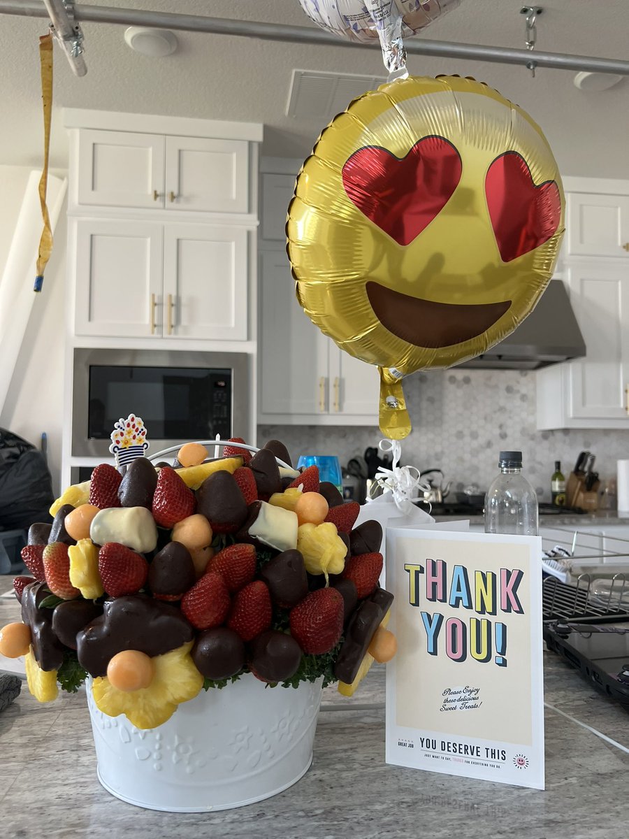 couchcast's tweet photo. Yo @kinganiii is the nicest person ever 😭😭❤️ https://t.co/2GoO6PKvHV