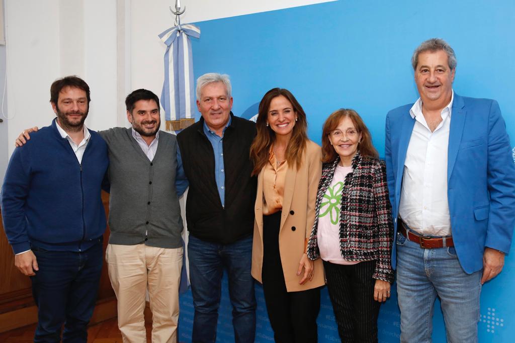 claudioaferreno's tweet photo. Nos reunimos en el Ministerio de Desarrollo Social (@MDSNacion) con la Ministra, Victoria Tolosa Paz (@vtolosapaz), las Autoridades Nacionales y de la Provincia de Buenos Aires del Partido del Trabajo y la Equidad (@ParteOK). https://t.co/F8XrlJfXpn
