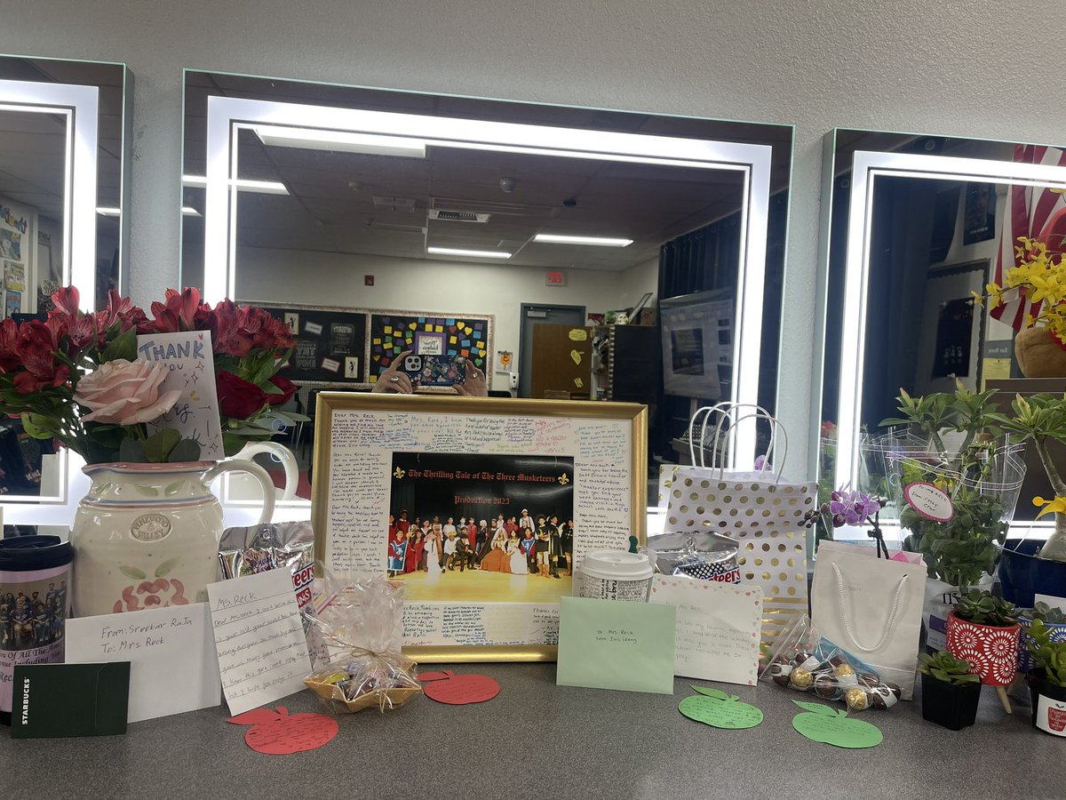 Susi Bittner Reck (@firstavetheatre) on Twitter photo Wow! We definitely felt appreciated this week-flowers, cards, sweet treats…and tacos! Thank you <a href="/FirstAvePTSA/">FAPTSA</a>! You are the BEST!💛💙 <a href="/FirstAveMS/">First Ave Spartans</a> <a href="/ArcadiaUnified/">Arcadia Unified</a> Wow! We definitely felt appreciated this week-flowers, cards, sweet treats…and tacos! Thank you <a href="/FirstAvePTSA/">FAPTSA</a>! You are the BEST!💛💙 <a href="/FirstAveMS/">First Ave Spartans</a> <a href="/ArcadiaUnified/">Arcadia Unified</a>