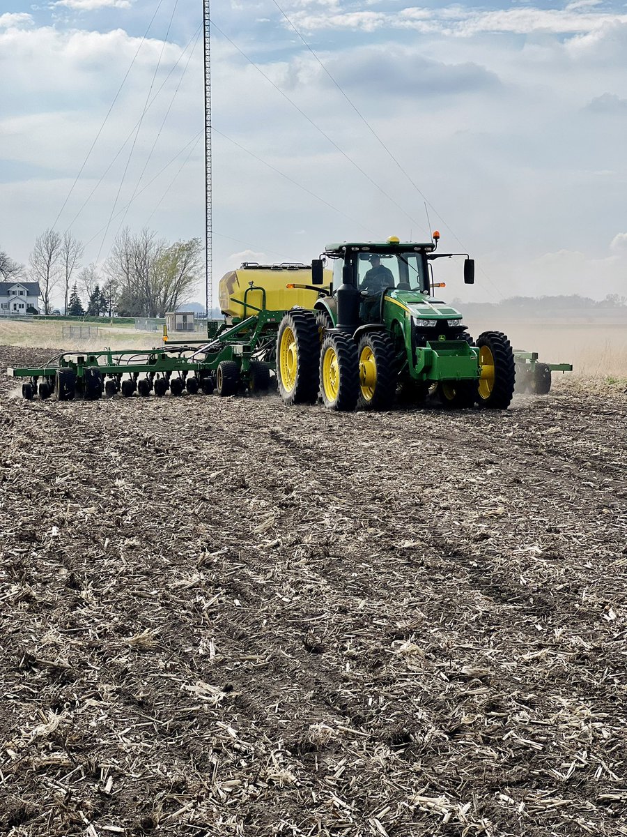 schany_farms's tweet photo. Recap of the past few days in pictures.
.
.
.
#johndeere #plant2023 #corn #soybeans #prespray #rolling #tillage #busyseason https://t.co/dwbxvu10DU