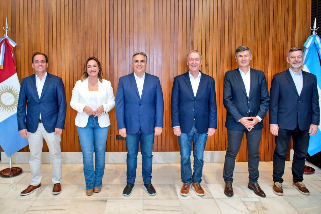 Quiero contarles que desde la coalición <a href="/Hacemosuxcba/">Hacemos Unidos por Córdoba 🤜🤛</a>, <a href="/myriprunotto/">Myrian Prunotto</a> me acompañará conformando la fórmula como candidata a vicegobernadora de #Córdoba para las próximas elecciones. Además, <a href="/jmllamosas/">Juan Manuel Llamosas</a> encabezará la lista de legisladores provinciales.(Sigue)

#CórdobaParaAdelante