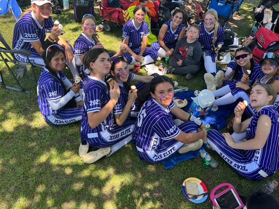 IzzyLeeSoftball's tweet photo. photos from our tourney @ burroughs park!! #HartSoftball #izzylee2027 #softball17 #RHP #pitcher4life #BeElite @ExtralnningSB @SoftballDown @QrRecruiter @4StateSports1
@TopPreps @PlaySoftballNet
@SoftballPros @tepremier_09 @kohs_softball @SoftballRecruit @SBRRetweets https://t.co/xI964Q6iRh