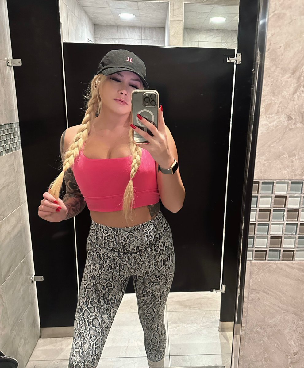 Goddess Brooke tweet media