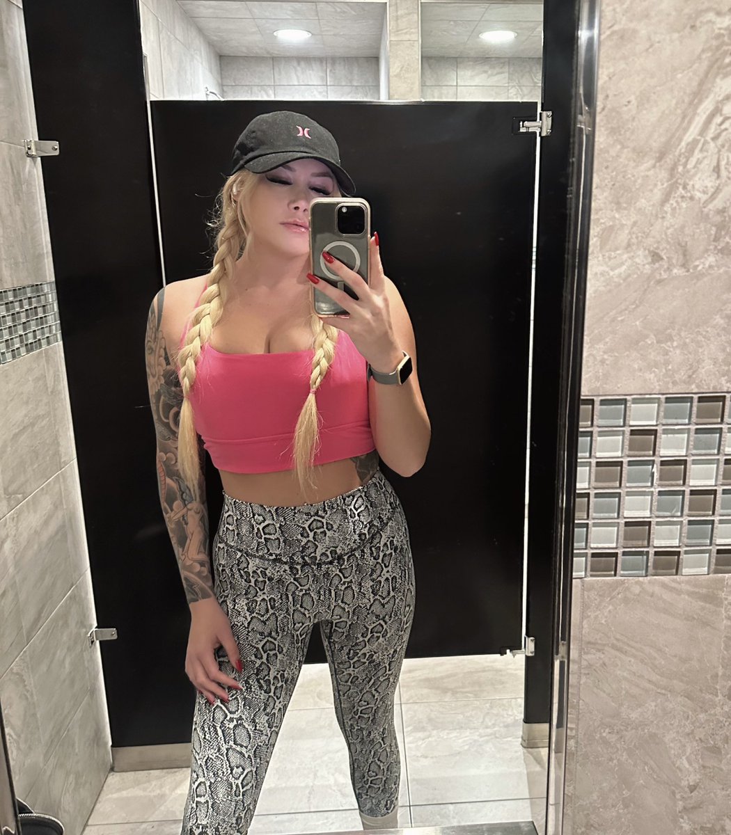 Goddess Brooke tweet media