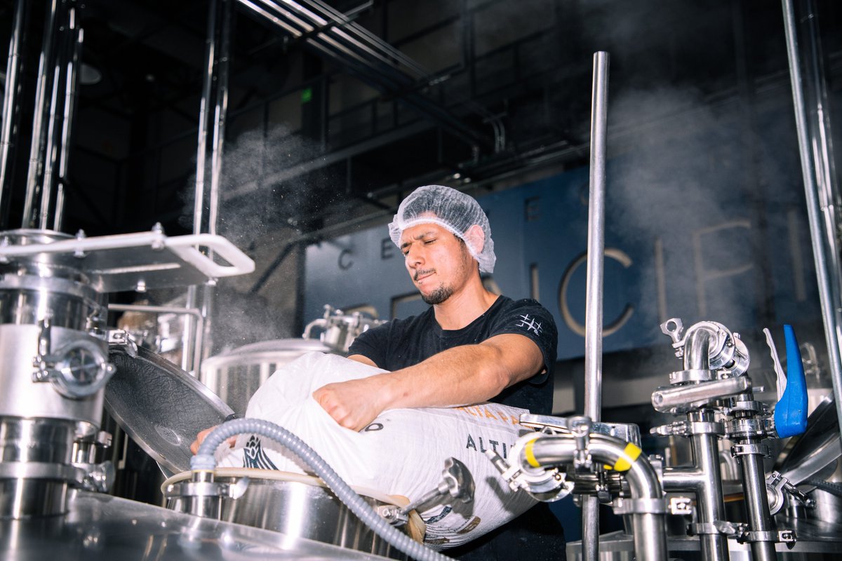 PrincipiaCraft's tweet photo. Hemos estado experimentando para producir nuevas creaciones que te llevarán a un viaje intergaláctico de sabor. ¿Estás listo para las nuevas experiencias cerveceras? 🍻 https://t.co/V6UaawuT4Y