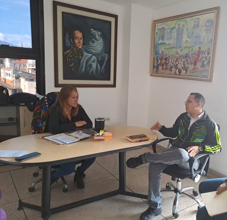 BermudezJoseA's tweet photo. #EnFotos || Reunión con la Lcda. Tania Rivero Directora de Administración y Finanzas, para verificar las tareas administrativas del Sistema Tecnológico SIGA de la 
@Gob_Tachira y aspectos relacionados con el @Sedebat_
@FreddyBernal https://t.co/mMhyvLLFal