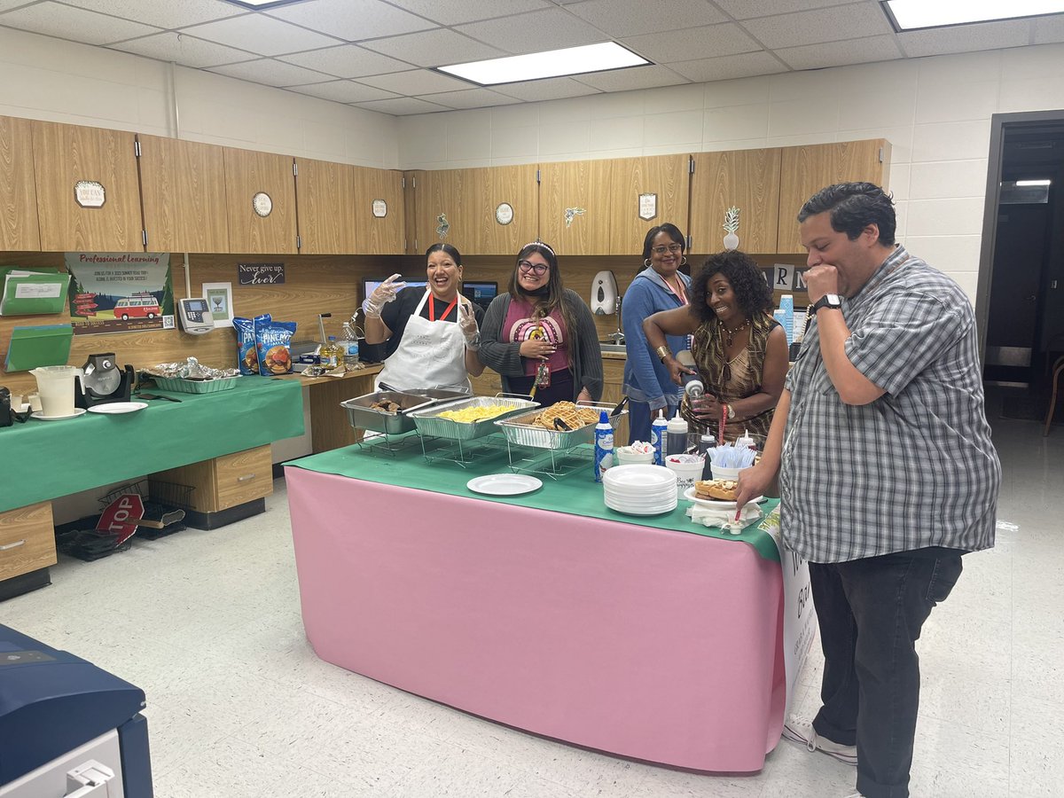 Celebrated our teachers and staff this week for all of their hard work and dedication! Waffle Bar at Stehlik was a delicious hit! @Stgarner_AP @SandySolis1207 @Garza17D