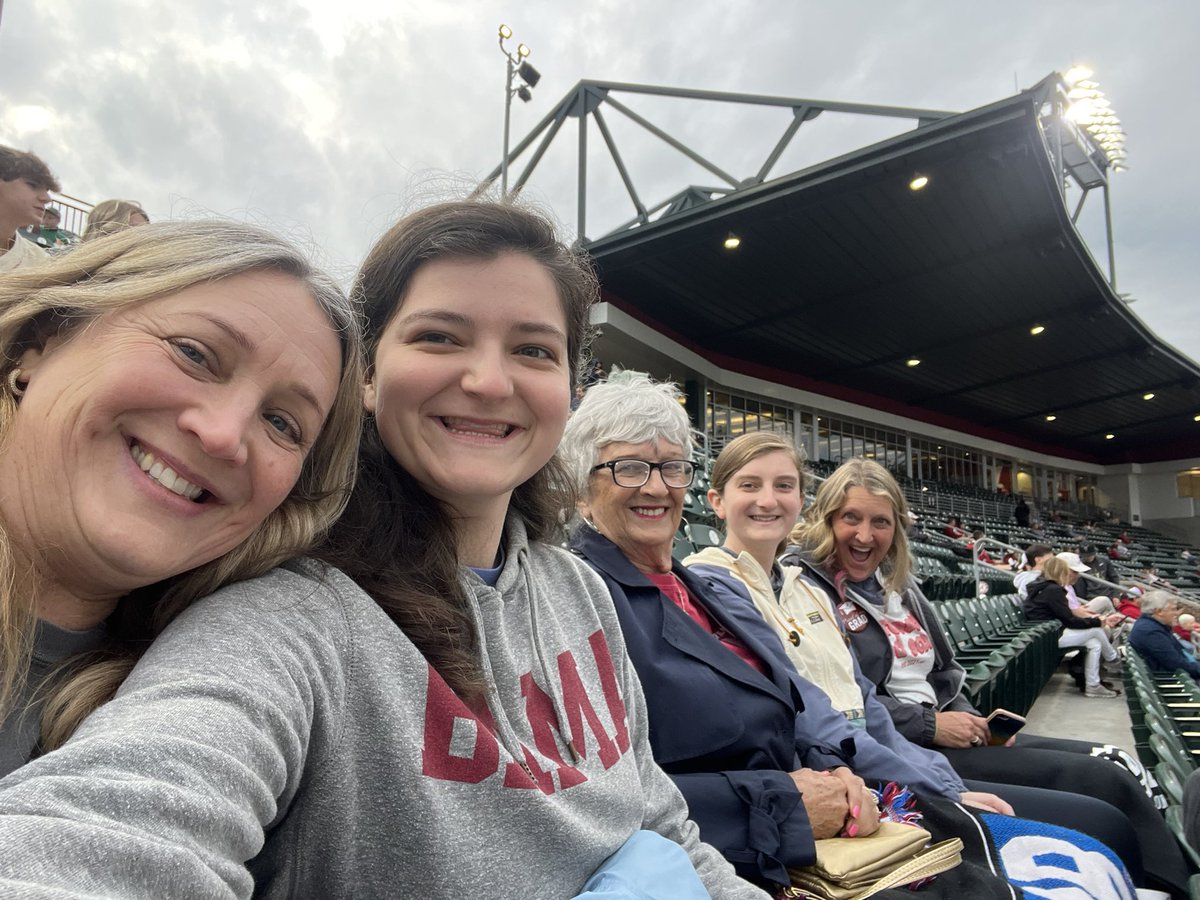 lilyywhitee's tweet photo. Go Bama! Go Sox! #rolltide #thejoe https://t.co/hFGAXLu79D