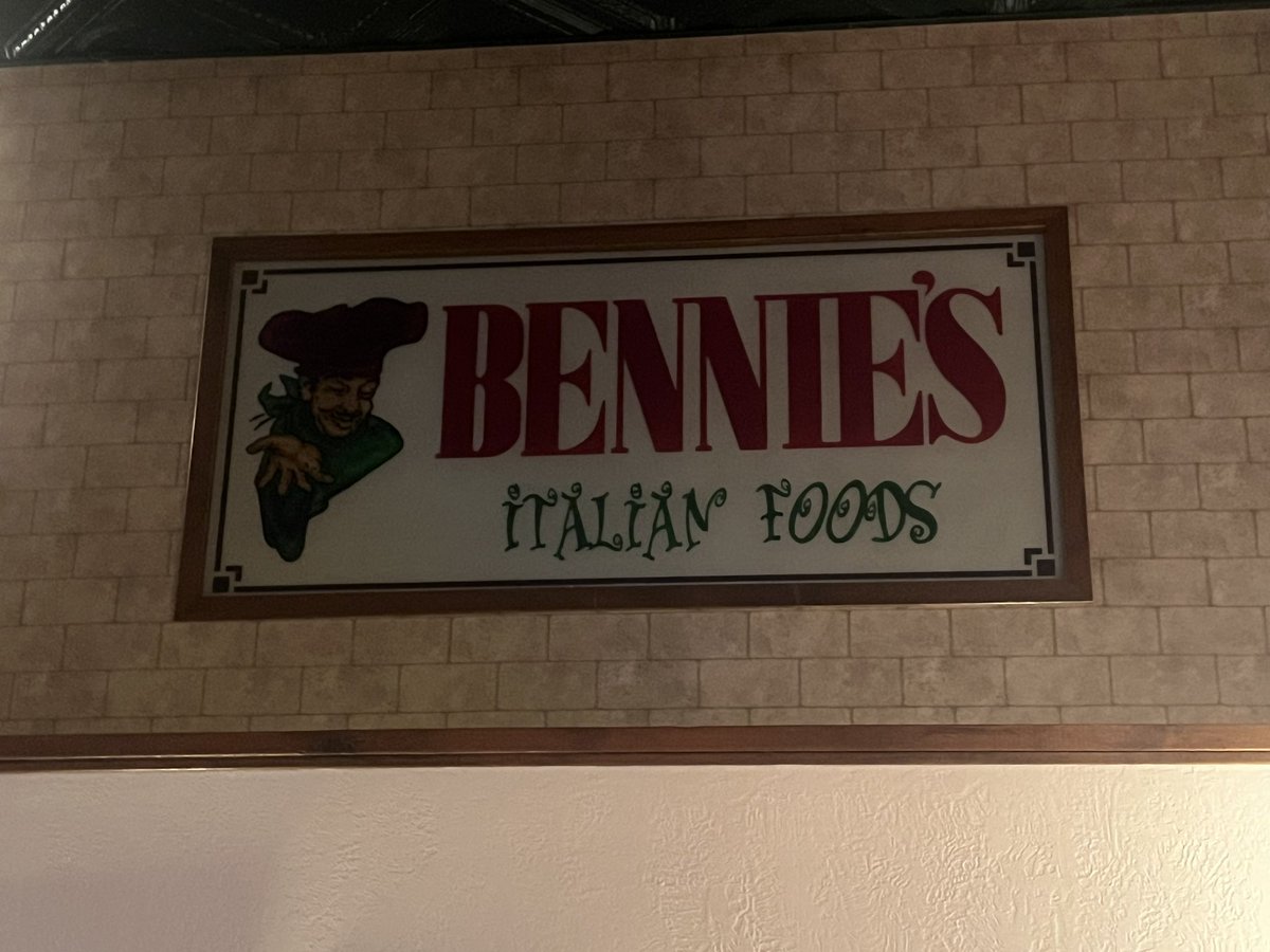 r_glodich's tweet photo. Had a great meal as usual from our friends at Bennies. Shop local, dine local. It’s hard to beat mom &amp; pop business. https://t.co/1kEScd6IOd