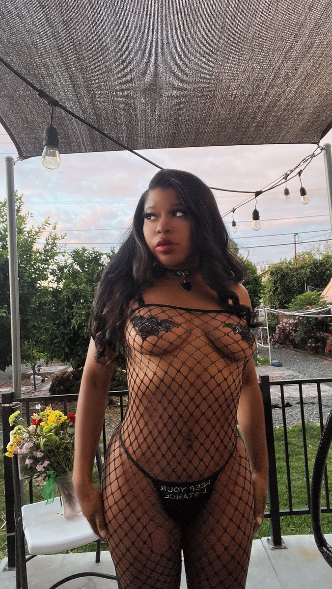 KrissyVictory's tweet photo. Vampy. ✨🦇 https://t.co/FlL3JbD8Lj