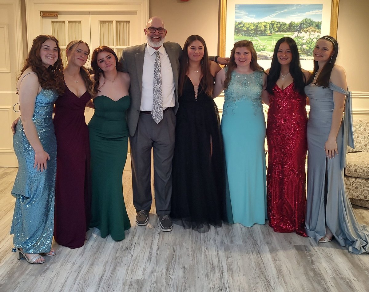 Go_BlueSoftball's tweet photo. One of our greatest program traditions.
Early morning prom day practice.... and of course  JUNIOR PROM 💃🕺⚓🥎
@Go_Big_Blue_CHS @BWMcGair03 @Branden_Mello @EricBen24 @EricRueb https://t.co/rOqR1PxTyw